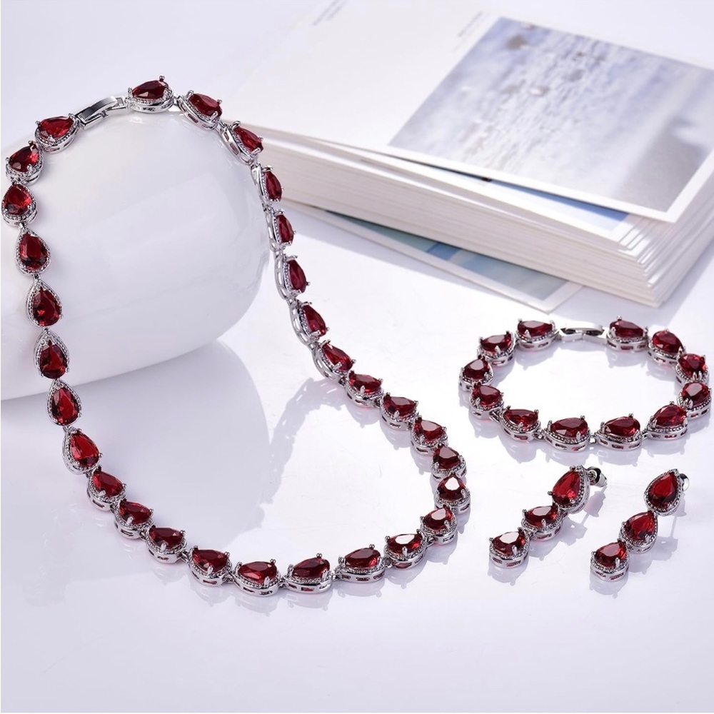 Red Rhinestone Wreath Necklace Set - Picture 3 of 6